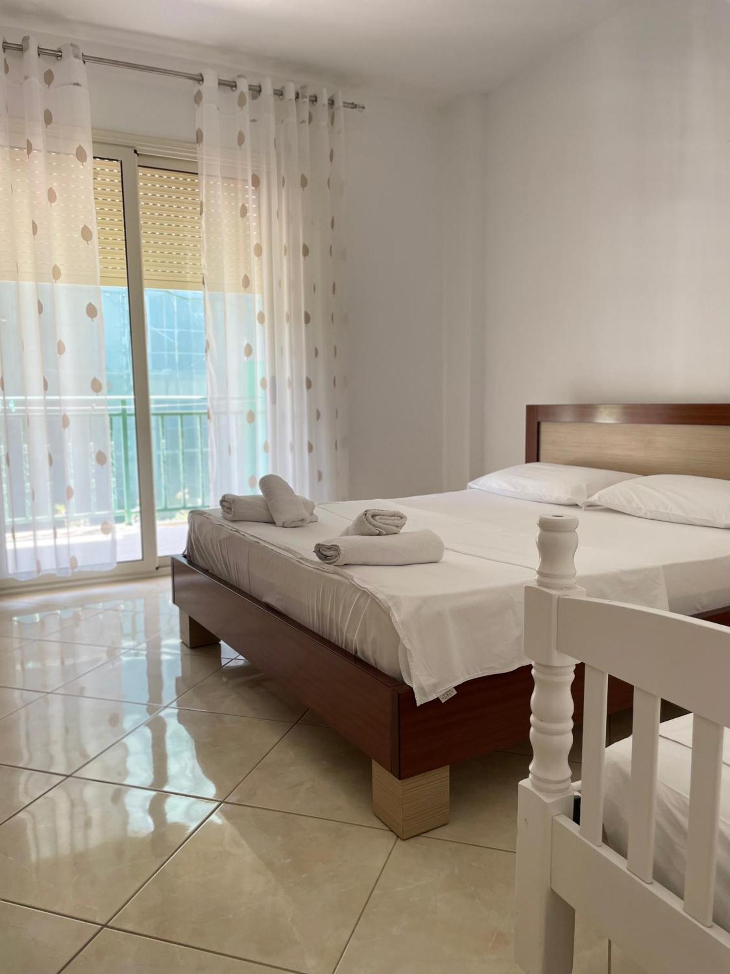 Residence Martin 21 Vlorë Buitenkant foto